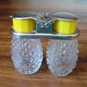 Vintage mini glass salt/pepper shakers (#EV660)